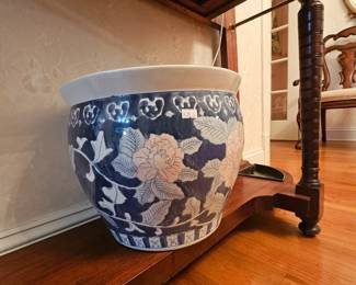 Large planter