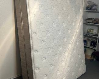 Queen Mattress & Boxspring  Excellent condition. No stains Pickup in Sweeny/Brazoria Must be able to move and load yourself