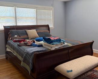 Sleigh bed