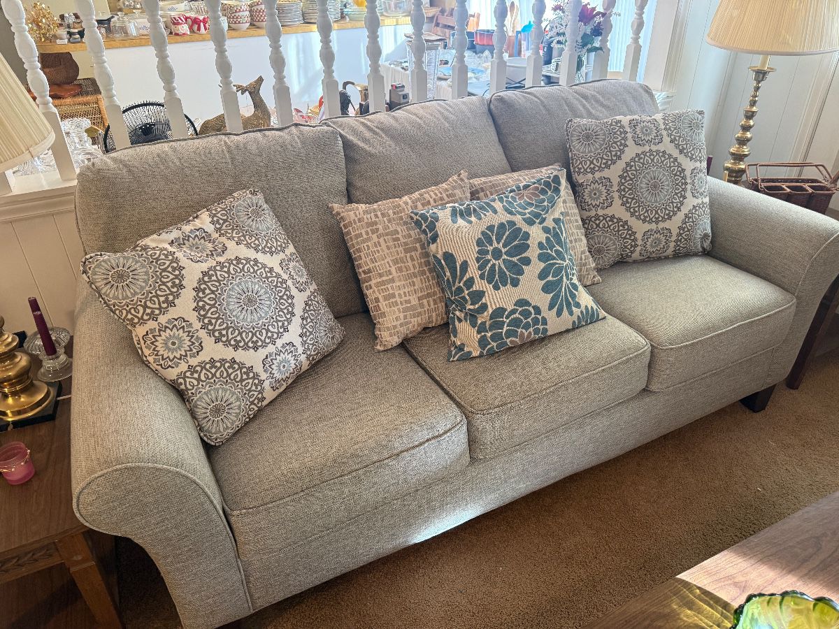 Mint condition sofa less than 1 year old