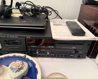 Nice working Tascam cassette recorder. Check Ebay for what this item sells for!