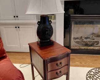 Beautiful 2 drawer antique table
