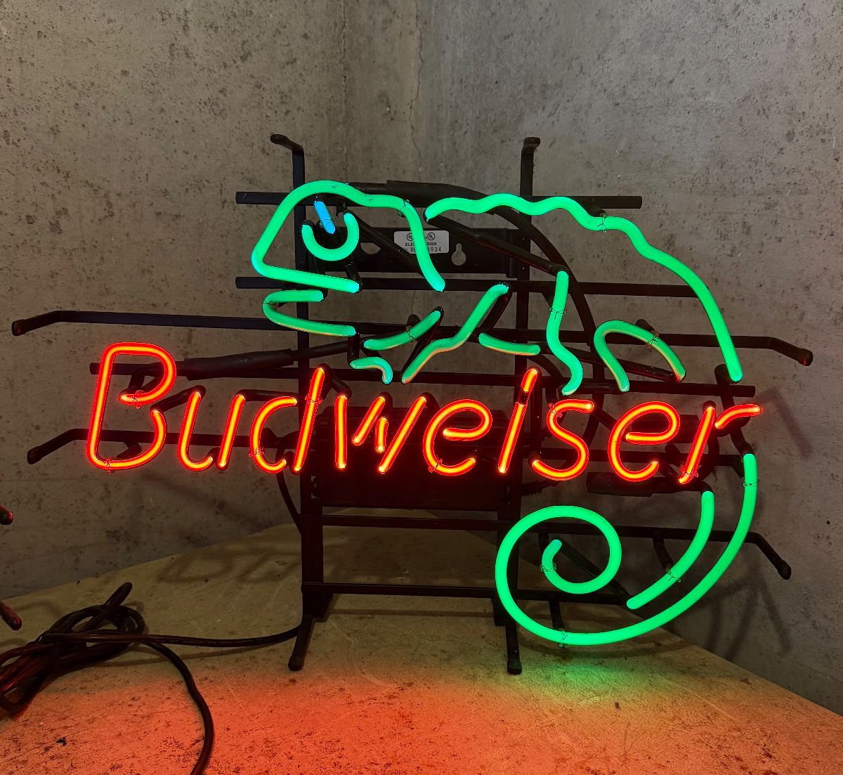 Rare 1999 Super Bowl Vintage Budweiser Louie the Lizard Neon Sign