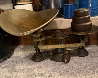 Antique Buffalo Scale Co. Grocers Cast Iron Scale with Weights