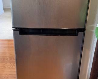Magic Chef Dorm / Apartment Fridge