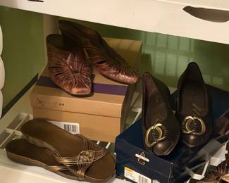 Women's sandals (mostly 7.5)