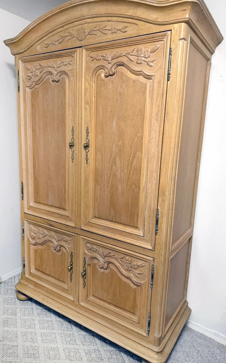 Armoire/entertainment center