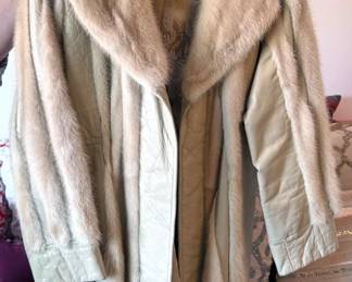 Vintage fur coats (short + full length), capelets, collars