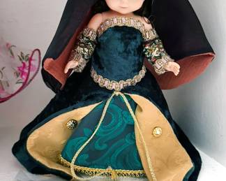 Madame Alexander dolls, including Alice in Wonderland, Lord Nelson, Opera Series, Wizard of Oz, Nativity, Storybook collection, Kaiser collection (inc Cinderella, French Aristocrat), Guardian Angels