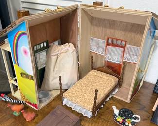 Madame Alexander "Wizard  of Oz" playhouse