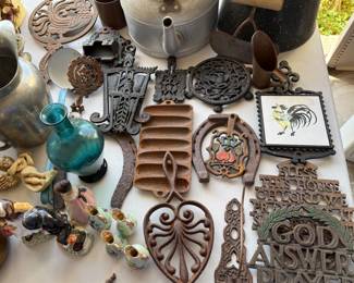 Cast Iron Trivets Baking Pans Hooks