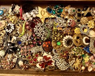 Jewelry Brooches 