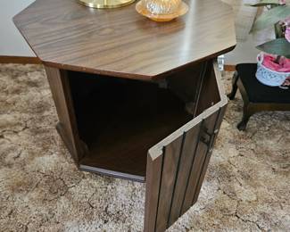 Nice end table on casters