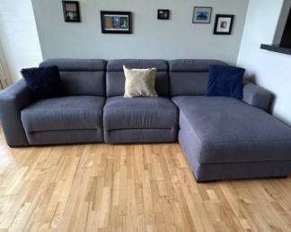 Lot #16 Modern Gray Fabric L-Shaped Sectional Sofa Chaise Adjustable Headrests 3-Seat