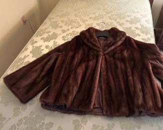 #146	brown mink short jacket by Annie Furs New York Detroit size medium	 $125.00 			