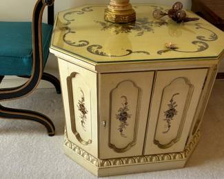 #194	Square cream painted flower 1 door cabinet with glass protect top 26x21	 $100.00 			