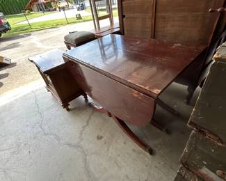 #82	Wod Drop-leaf w/3 Pedestal Sets of legs - as is finish - 26-59x42x30	 $30.00 			