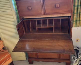 #142	maple drop down desk with 3 drawers 31x18-24x48 as is desd drawer slide stiff	 $75.00 			
