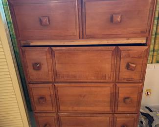 #142	maple drop down desk with 3 drawers 31x18-24x48 as is desd drawer slide stiff	 $75.00 			