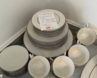 #229	Lenox Colonnade pl w306 f China 12 place set 	 $180.00 			