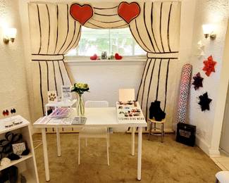 Front Desk, #marelovesu backdrop, Art, Techno Diva Earrings and more
