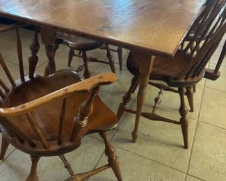 Dinging Room Table and 6 Chairs