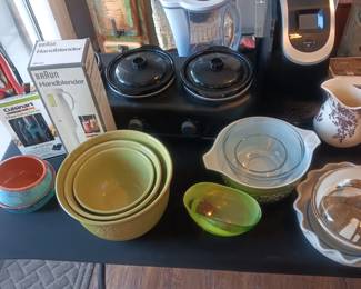 Kitchen items vintage Pyrex bowl