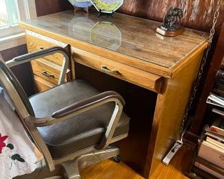 Nice desk, vintage chair 