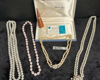 Simulated  Faux Pearls  10K Gold Ring