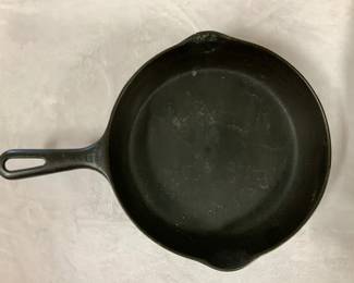 Griswold 9 Cast Iron Pan