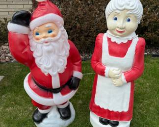 VINTAGE SANTA & MRS CLAUS BLOW MOLDS
