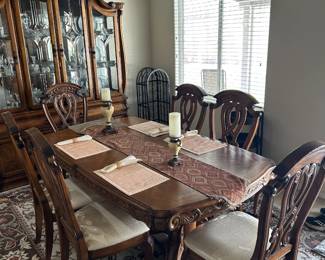 Dining Room table & Chairs