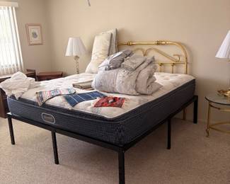 Mattresses, lamps, misc