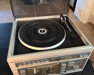 Cassette player, radio and turntable - vintage (didn't test).