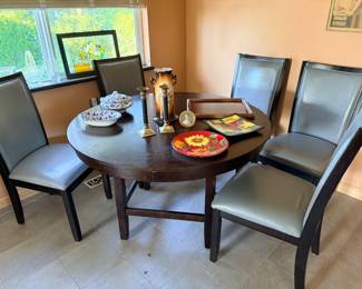 Table with 5 chairs