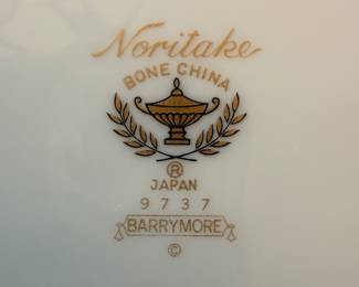 Set of Noritake Bone China - Japan - Barrymore Pattern