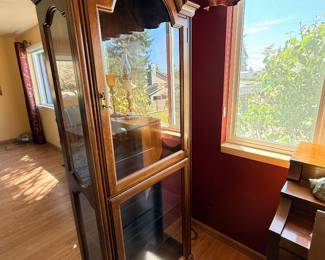 Display case with key and inner light