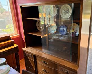 Mid-Century Modern side board display cabinet - or use it as a book shelf. Very nice!