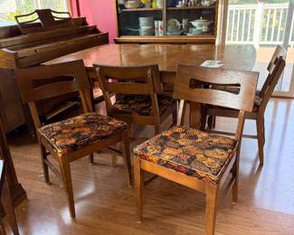 Great Mid-Century Dining set with 4 chairs - 2 extra leaves and folding leaf inside too! Condition as shown.