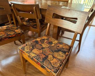 Great Mid-Century Dining set with 4 chairs - 2 extra leaves and folding leaf inside too! Condition as shown - Chairs go with the table - not sold separately. 