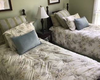 New THE COMPANY STORE twin cotton sateen bedding with matching pillows 
