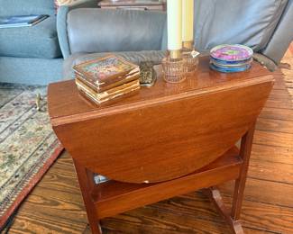 Drop leaf side table