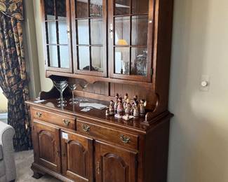 China Cabinet with Hutch