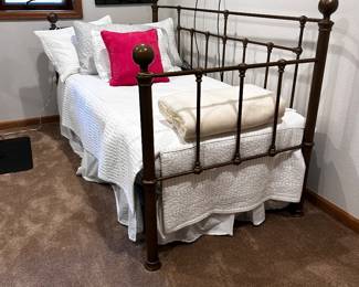 Vintage Brass Trundle bed