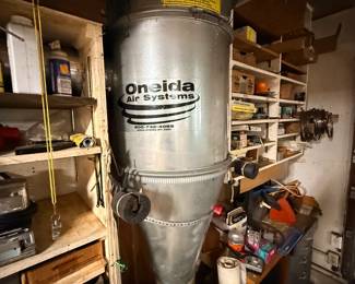 Oneida Dust collection system with ductwork and dust container, air dust filter as well