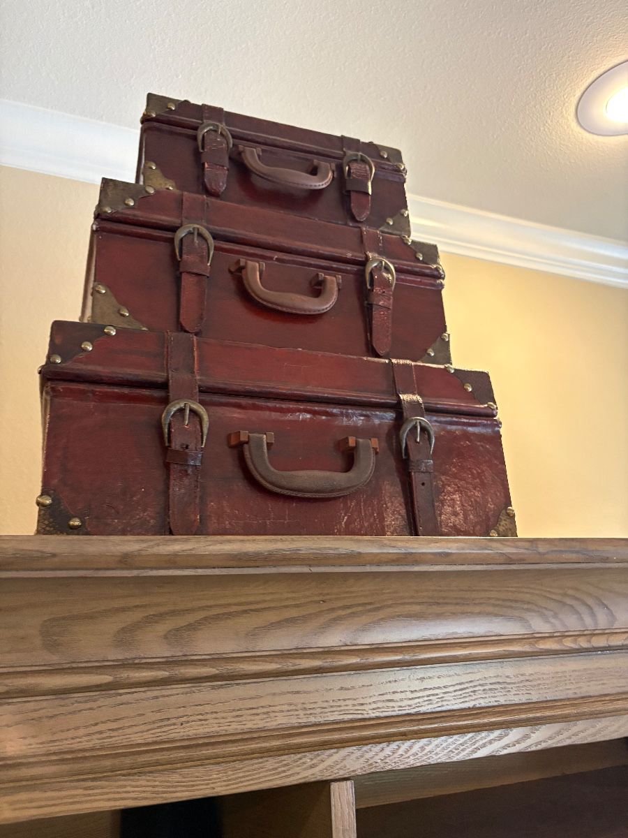 Triple suitcase decor 