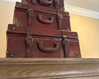 Triple suitcase decor 