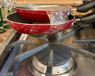 Kitchen - 2 skillets - new