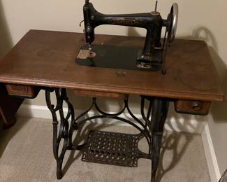 Vintage Standard sewing machine without box cover 