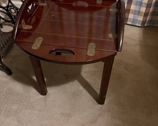 Tray table 